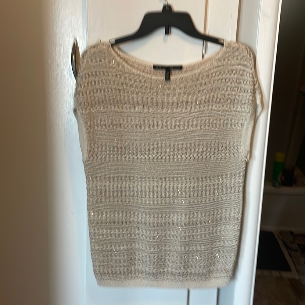 Short sleeve knit top.